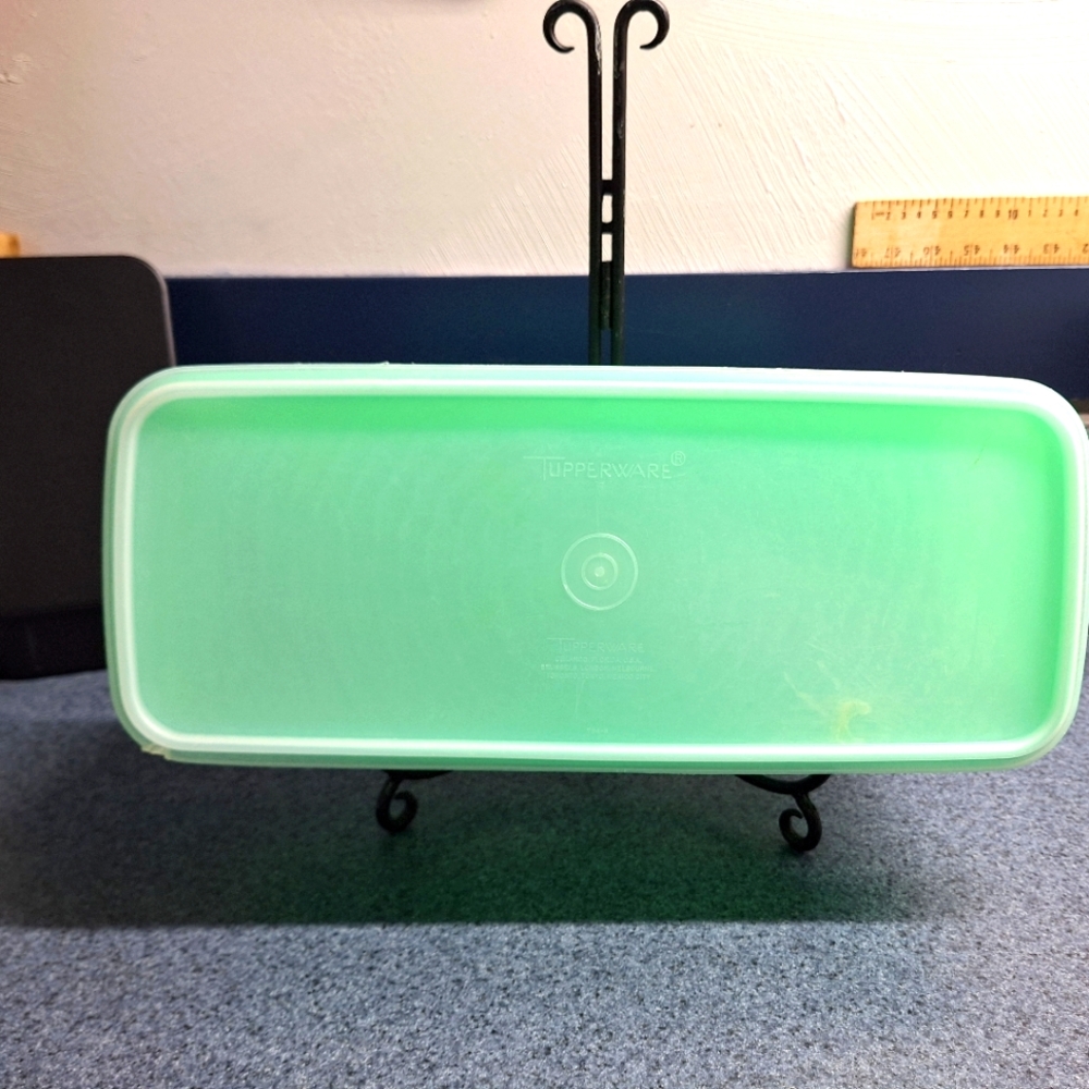 Tupperware Jadeite Celery/Vegetable  Keeper #784-6, 1970's